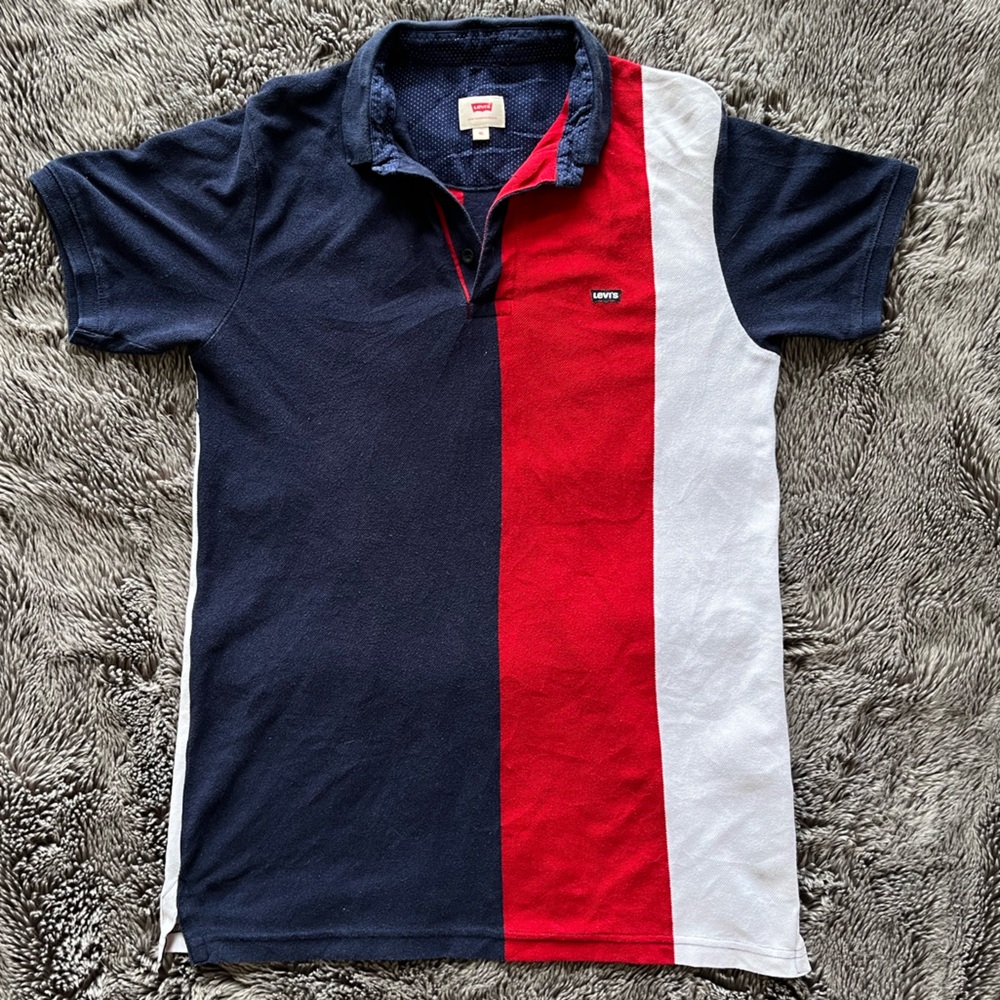 ✨2/25✨Levi’s Polo Tee